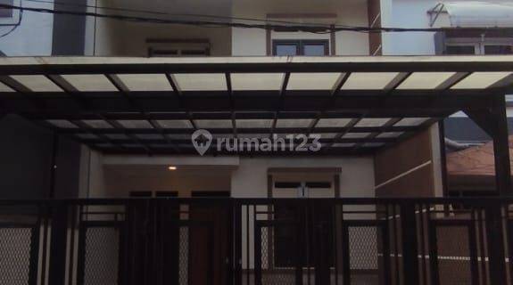 Rmh Baru 3 Lantai di Jl. Salendro Turangga  1