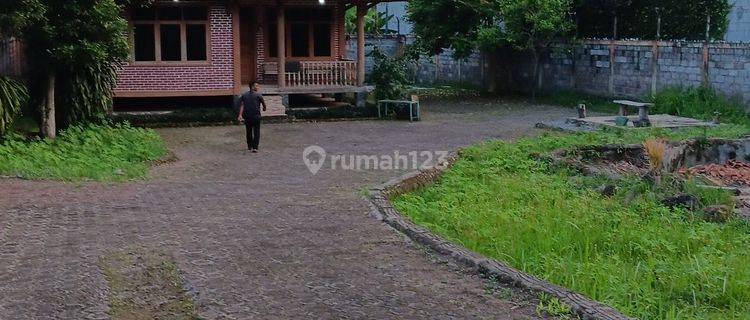 Villa Luas ada Kolam Air Panas di JL. Cipanas Baru Tarogong Garut 1