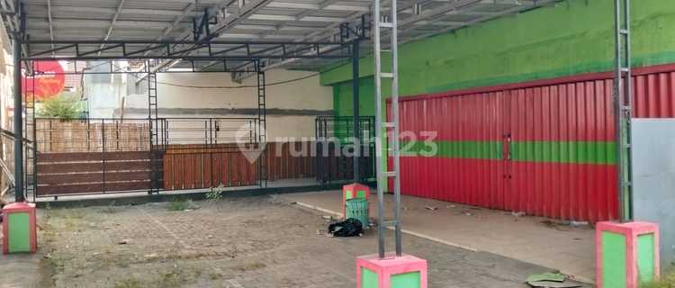 For Rent Commercial Place Shop House on Raya Panglima Sudirman Probolinggo 1