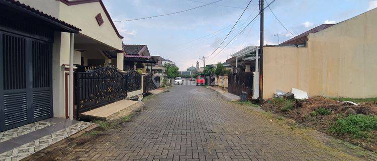 Tanah dalam komplek security 24 jam jalan Lebar 1