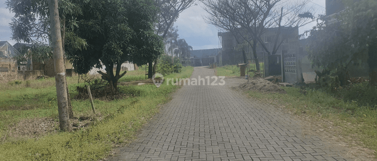 Tanah dalam komplek security 24 jama jalan Lebar  1