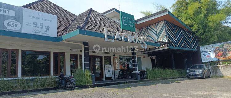 Rumah Cafe Di Dago Mainroad Bandung Diapit Kartika Sari  1