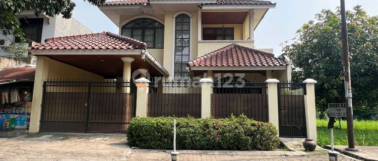 Beautiful 2-Story House, Spacious Land, Suitable for Living and Business in BSD City - Griya Loka 1