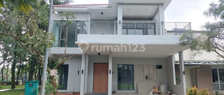 Elegant and luxury house at The Icon, Cluster Cosmo-BSD City, Tangerang, Banten, 2 floors, new SHM, East-facing. 1