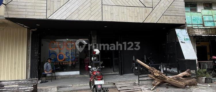 Commercial Space, Restaurant, Cafe, etc., in front of school, city center, quick sale. Business space at Anak Panah Kopi M. T. Haryono, Jl. M. T. Haryono No. 681, Wonodri, South Semarang, Semarang City, Central Java, Indonesia, 50242. Wonodri, 327.0 m², unfurnished, HGB. 1