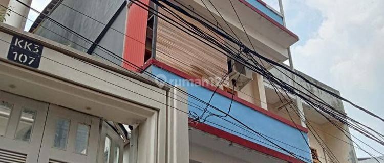 Di  Rumah Kos2an Jakarta Pusat 1