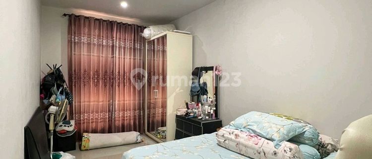 Affordable House in West Citraland Surabaya. Fully Furnished. 1