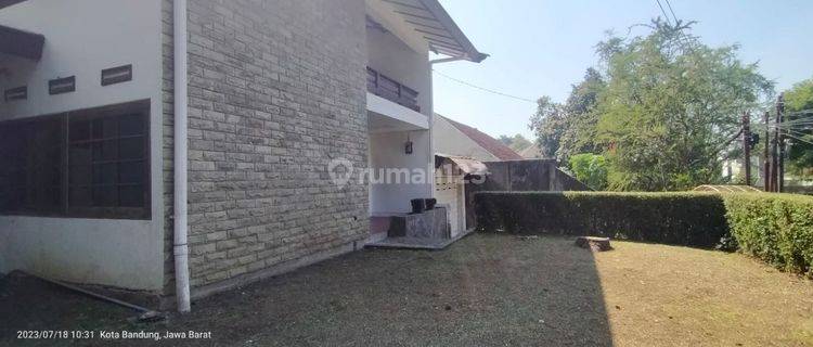 Rumah Klasik Di Tubagus Ismail Dago Halaman Luas Dekat Kampus 1