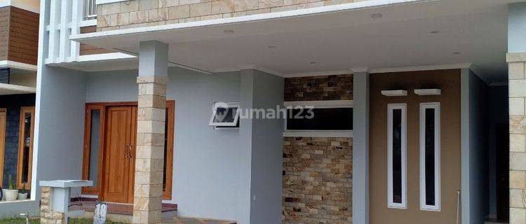 DIPASARKAN Rumah Minimalis Modern Kokoh 2,5 Lantai Didalam Town House Elite Cipinang Jatinegara Jakarta Timur Strategis Dekat Bassura Mall One Gate System Lingkungan Asri Sejuk Aman Nyaman Tidak Banjir Kontruksi Bangunan Berkualitas Super  1