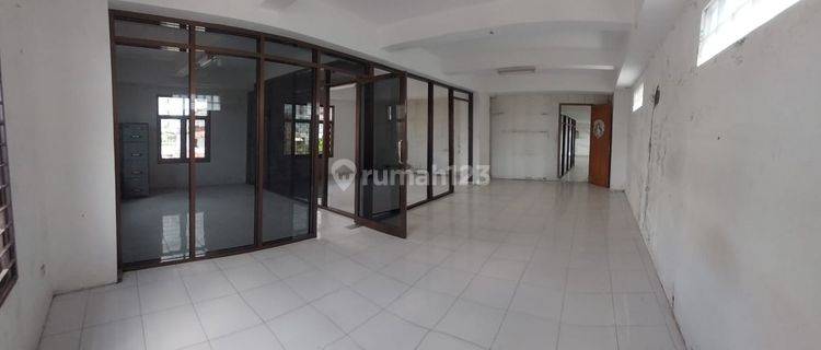 Ruang Usaha 4 lantai + basement Strategis Dekat Malioboro Yogyakarta  1