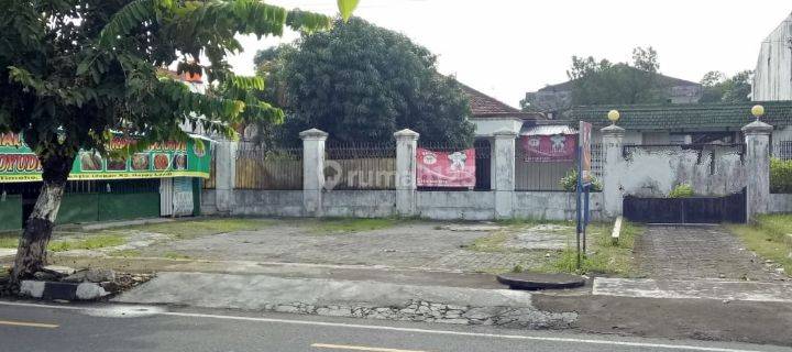 Rumah Besar di Pusat Kota 1