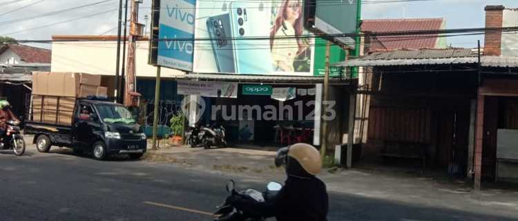 Ready-to-Use Shophouse on Bantul Road 1