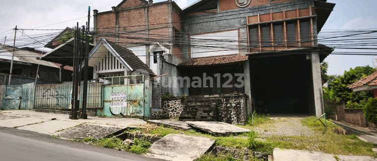 Strategic Warehouse on the Side of Ngaliyan Main Road, Semarang 1