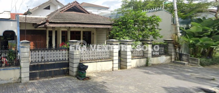 Strategic Ready-to-Live House in the Center of Solo City 1