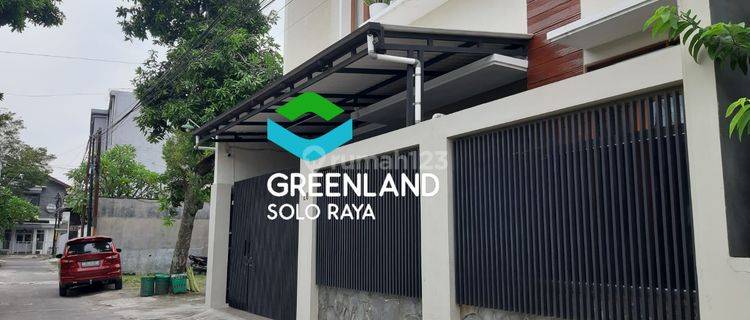 RUMAH BARU BAGUS 2 LANTAI DI MANAHAN SOLO

 1