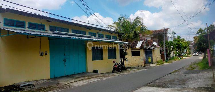 Gudang/tempat usaha akses truk di mojosongo di Mojosongo, kec Jebres, Solo 1