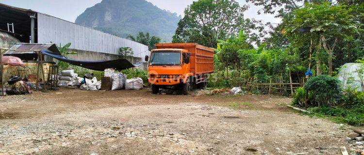 Tanah matang lokasi sayap Cipatik, drh Cihampelas KBB masuk container. Area gudang & pabrik 1