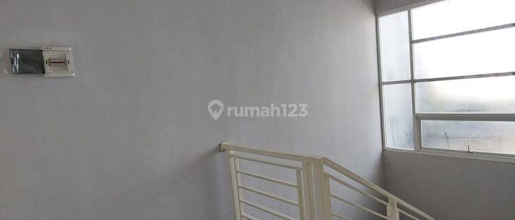 Rumah 2 Lantai Siap Huni di Komplek Taman Kopo Indah 5 Somerville 1