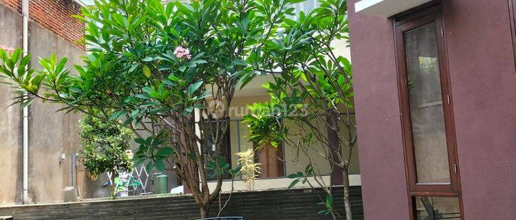 Jual Atau Sewa Rumah Mewah Nyaman di Kota Baru Parahyangan Bdg 1