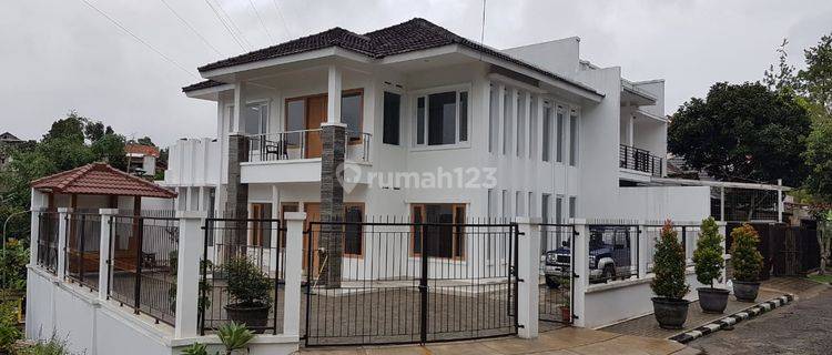 Rumah Mewah Cantik di Setiabudi Regency Bandung Utara 1