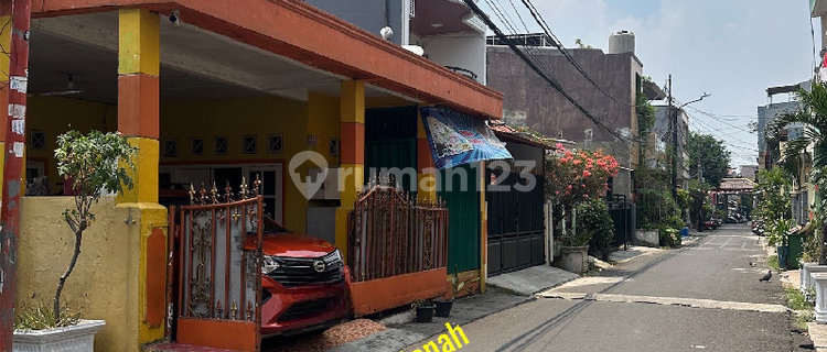 Strategic Location Ready-to-Occupy House in Percetakan Negara, Central Jakarta 1