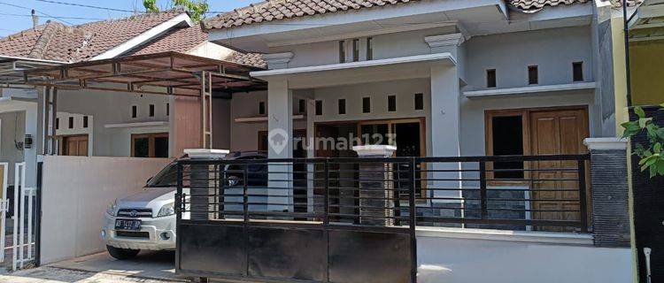 Rumah Bagus Strategis Siap Pakai Di Colomadu Solo  1