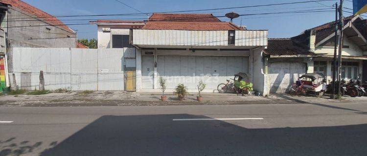 Rumah Hitung tanah Strategis Siap Pakai Di Laweyan Soko 1