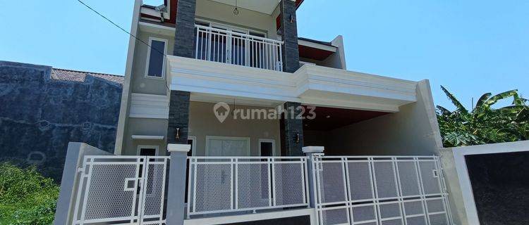 Rumah Bagus 2lantai Siap Pakai Di Colomadu Solo  1