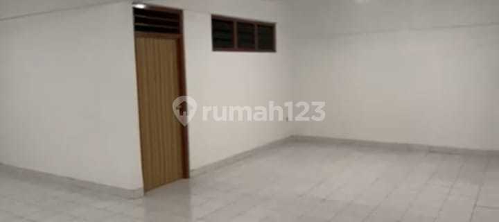 3-Story Shop House + Basement, Suitable for Business, for Office Use 1