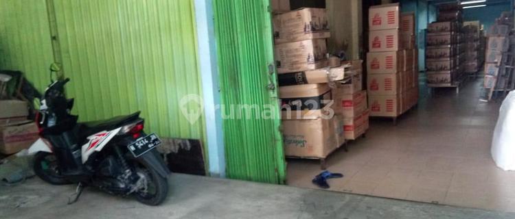 Di Sewakan Rumah + Gudang Siap Huni , Strategis 1