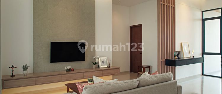 Selling a Nice Fully Furnished House with a View. 1