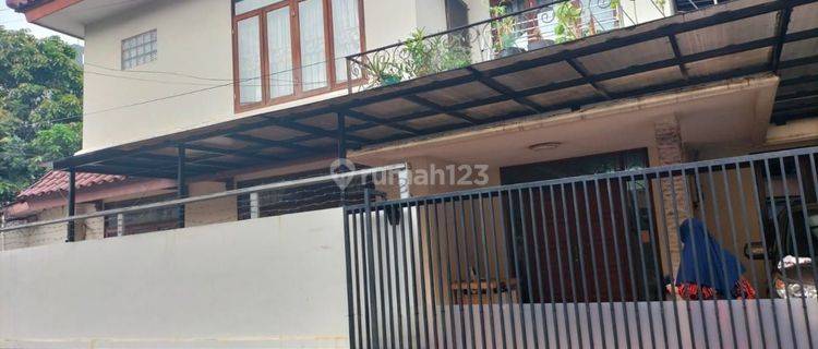 Rumah di Patal Senayan Jakarta Selatan 2 Lantai SHM Bagus Harga Sangat Murah 1