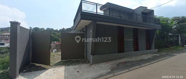 Rumah di Cimuncang 3 Lantai SHM Butuh Renovasi 1