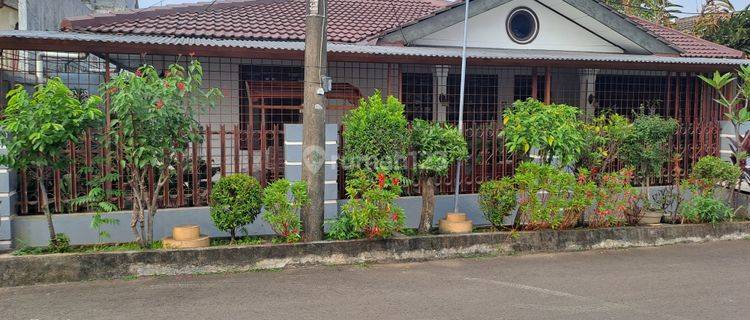 Rumah nyaman lingkungan komplek 1