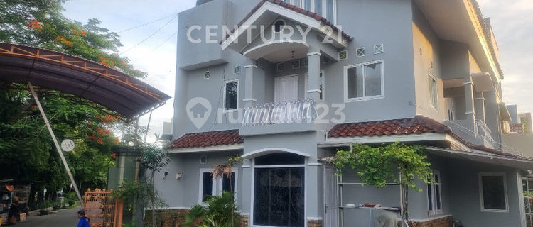 3-Story House Inside a Cluster in Kelapa Gading, North Jakarta 1