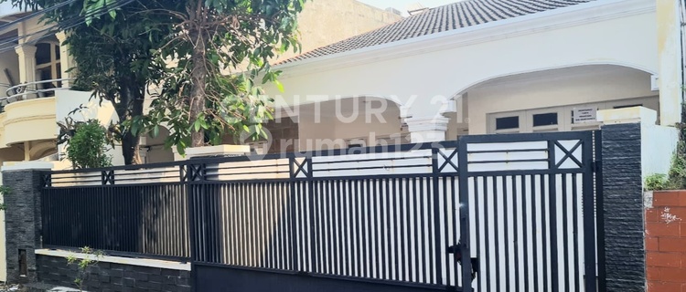 Rumah Luas, Nyaman dan Asri Lokasi Strategis di Tebet 1