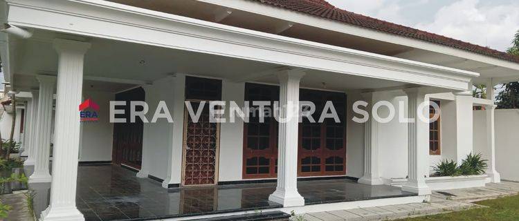 Rumah Mewah Strategis Jajar Solo 1