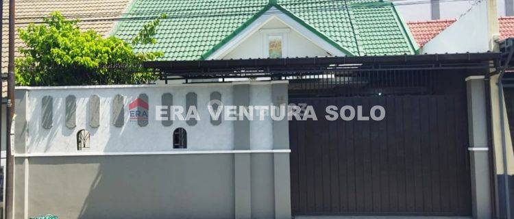 Rumah Bagus Strategis Solo Baru 1