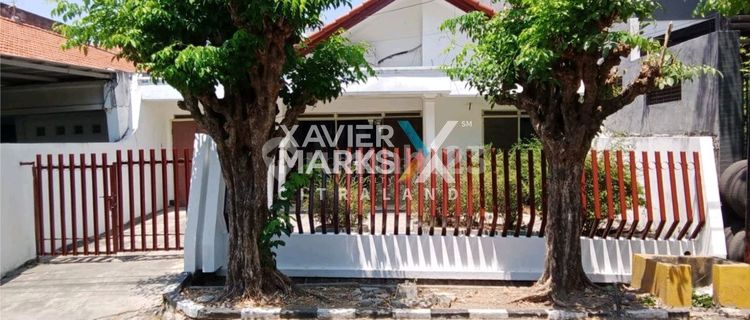 Rumah Hitung Tanah Darmo Permai Selatan, Lokasi Strategis 1