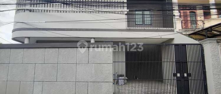 New Non-Complex Ready-to-Occupy House in Utan Kayu, Matraman, East Jakarta 1