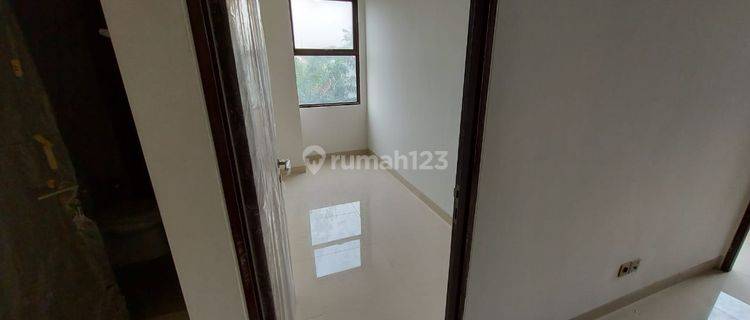 Unit 2 Bed Room - Apartemen Trans Park Cibubur - Posisi Hoek dan View Bagus 1