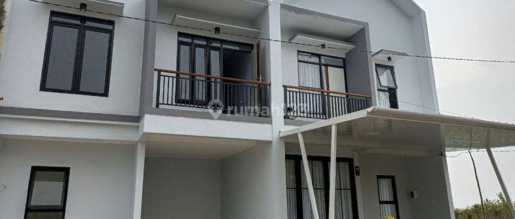 Rumah Baru Nuansa Villa Kolam renang dekat kota baru Parahyangan 1