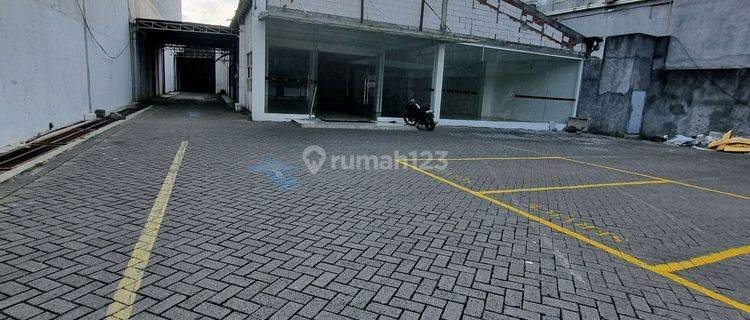 Bangunan Ex Showroom Siap Pakai Komersil Area Cocok Untuk Bank Showroom Deli Mini Mart Kantor 1