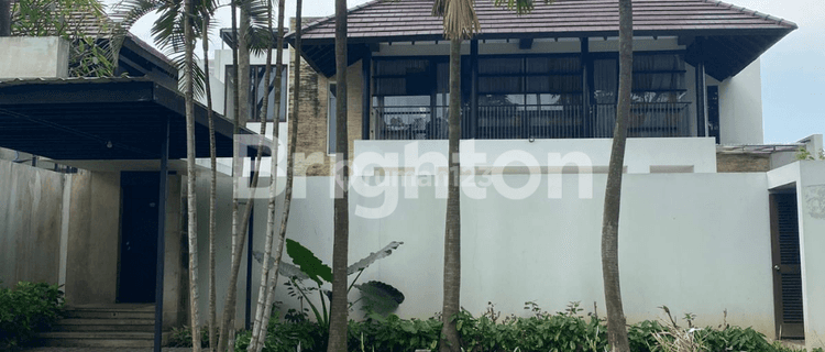 Disewakan Rumah Isen International Living 2 Lantai Ada Kolam Renang 1