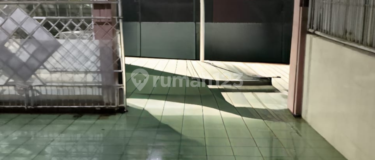 Di Sewakan Rumah Sumbersari, 4 Kamar Tidur, 3 Kamar Mandi 1