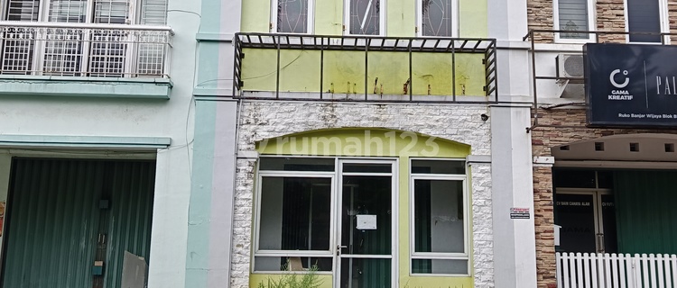 Ready-to-Use Shophouse, Road-Facing, Land Area 61, 3 Levels, SHGB, Toll Access, Banjar Wijaya 1