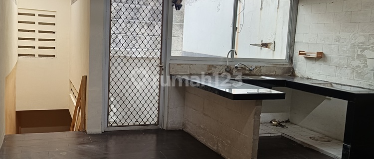 Ready-to-Use Shophouse, Road-Facing, Land Area 61, 3 Levels, SHGB, Toll Access, Banjar Wijaya 1