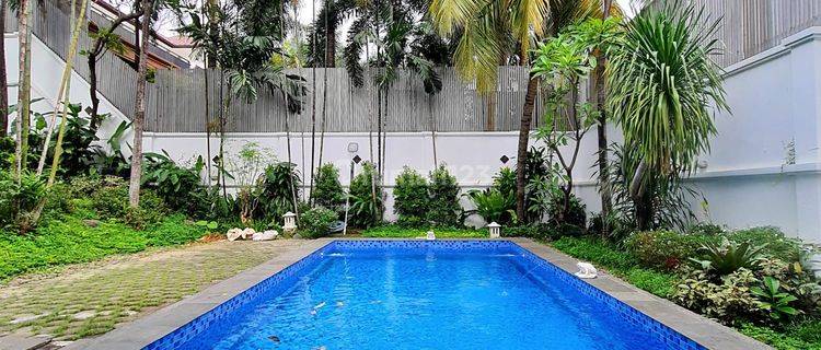 RUMAH MEWAH PRIVATE POOL AREA EXLUSIVE KEMANGJAKSEL 1