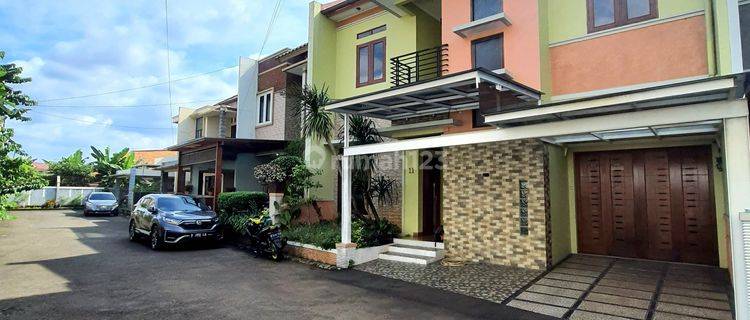 RUMAH MEWAH MINIMALIS 2 LANTAI TOWNHOUSE DEKAT TOL TB SIMATUPANG  1