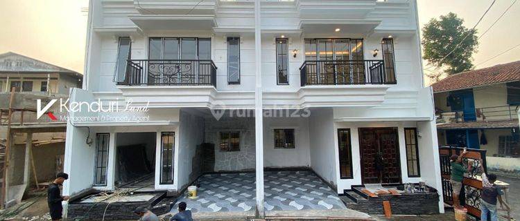 RUMAH MEWAH CLASSIC MODERN TOWNHOUSE DEKAT TOL TB SIMATUPANG  1